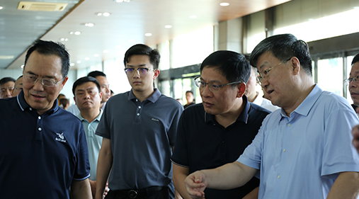 【新乡网】新乡市领导调研振动大香蕉性爱网产业链及企业上市工作
